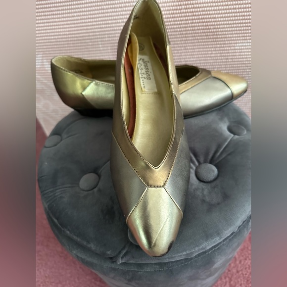Gold and Platinum Kitten Heel Dress Shoe with Kitten Heel - Picture 4 of 4